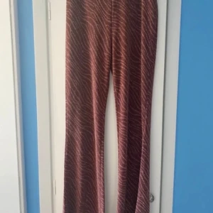 Stretchiga leggings/byxor - Jättefina använda en gång