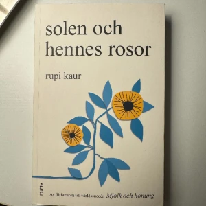 Dikt bok  - Solen och hennes rosor ”the sun and her flowers” populär dikt bok skriven av Rupi Kaur. Jätte fin och söt bok full av fina dikter 💗