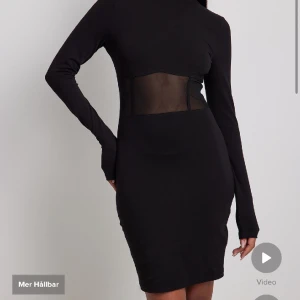 Klänning NAKD - Säljer den här superfina klänning från NAKD med mesh vid brösten 🖤