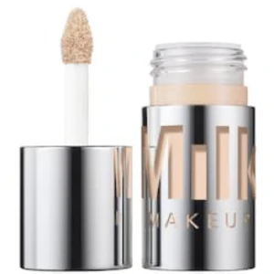 Milk conceceler  - Helt oanvänd milkconcelear, ligger i sin förpackning och har aldrig blivit öppnad. Säljer då jag redan har en likadan men skulle köpa en ljusare färg men råka köpa samma så den är inte testad😅💕 nypris 350