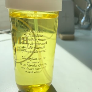 Sol de Janeiro rio radiance - Jag säljer denna rio radiance i det största formatet, eftersom den inte riktigt är min stil på doft. Köpte för 450 och det är cirka 90% kvar av innehållet 