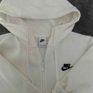 Nike kofta - Kofta från nike Storlek xs, passar även S Vit