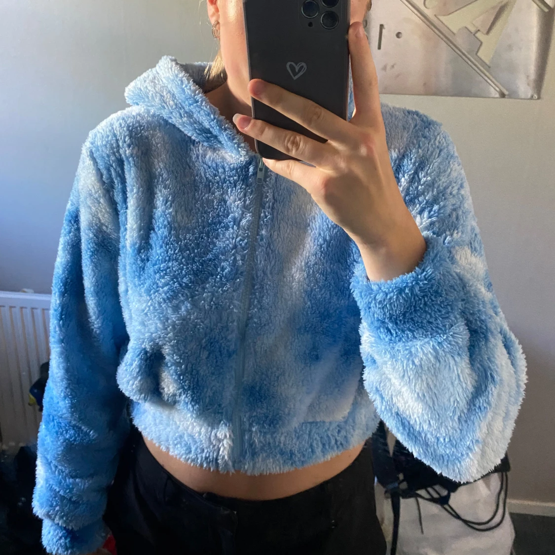 Blå och vit fluffig hoodie - 90