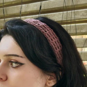Virkad pannband | Crocheted handmade headband - These stretchy headbands are available in multiple colors shown on the pictures. Size: adjustable  Material: Cotton yarn The price is 100 per each piece. Contact me to specify the color 💜