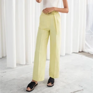 Byxor linne bomull - Byxor från @otherstories  Använda bara ett fåtal gånger inga anmärkningar Storlek 36