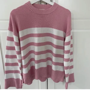 Tröja  - I superfint skick, från ginatricots Young Gina avdelning. 