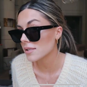 Chimi 04 Svart - Svarta Chimis i modellen 04❤️ Använda fåtal gånger. Allt ingår, lådan, tygpåsen mm..