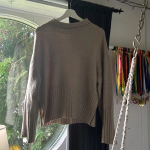 Pernilla Wahlgren töja  - Säljer en tröja från Pernilla whalgrens kollektion som nästan aldrig är använd