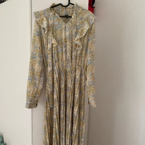 Klänning - En sommarklänning i storlek 38/M, perfekt nu på sommaren