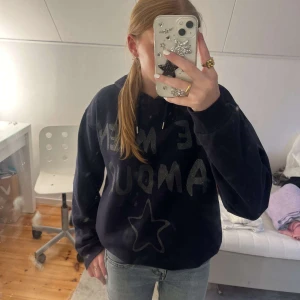 Marinblå hoodie  - Marinblå hoodie från Gina Young💞 Använd ett få antal gånger, väldigt bra skick💞 Pris kan diskuteras💞