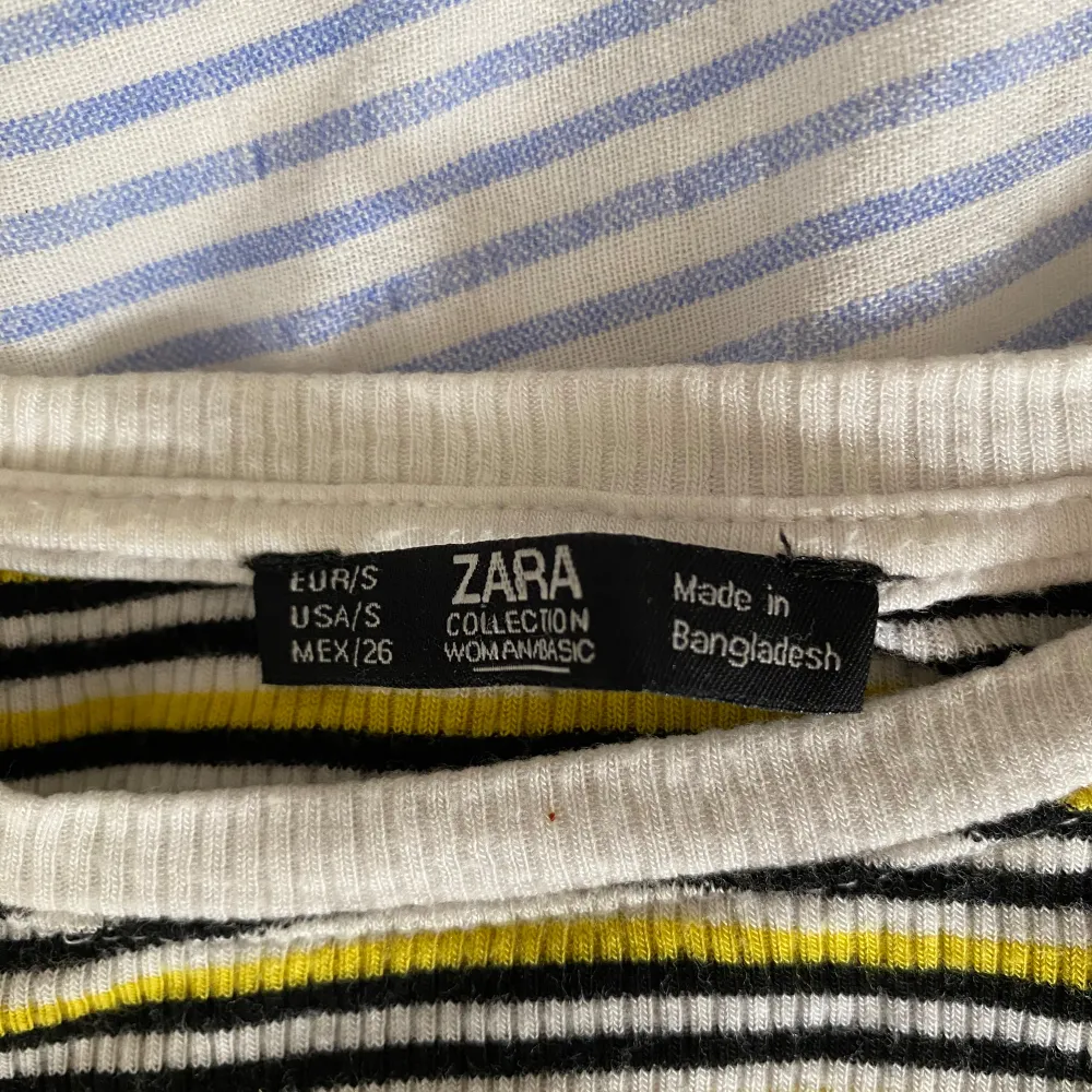 Randig t-shirts ifrån zara. Bra skick. Säljer då den inte kommer till användning. Str S. 💕. T-shirts.