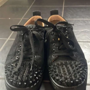 Christian Louboutin  - Skick 7-10. Strlk 42-43 pris kan diskuteras 