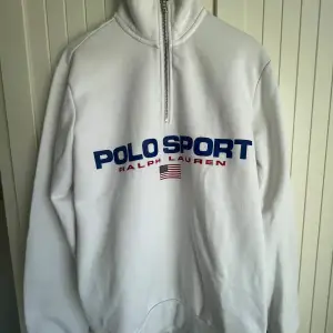 Halfzip polo sport.  Nypris 1600 Passar S-M