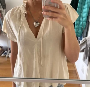 Samsoe samsoe blus - Lägger upp den här fina blusen från samsoe samsoe igen 🙏🤞Storlek XS