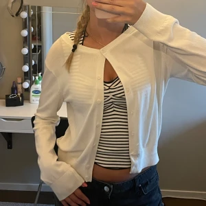 Vit kofta  - Fin kofta från H&M🤌🏻 använd en gång! 