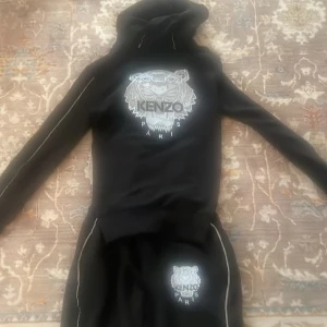 Kenzo sett - Kenzo sett endast testad säljer för den inte passar storlek s . Snabbaffär pris kan sänkas 