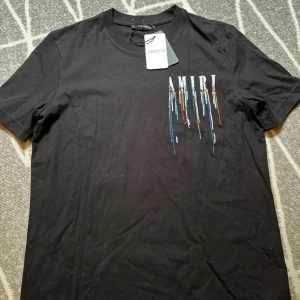 Amiri Tshirt - Jättefin och toppenkvalite Amiri Tshirt. Storlek M. Inte äkta men jättefin och vacker 