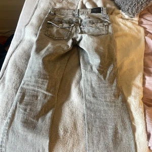 Gina jeans - Lite för små för mig därför säljer jag Aldrig använda Köpta för 500 