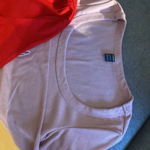 Toppar - Fina långarmade toppar från shein som passade tyvärr inte säljer alla för 70kr  Aldrig använda💘