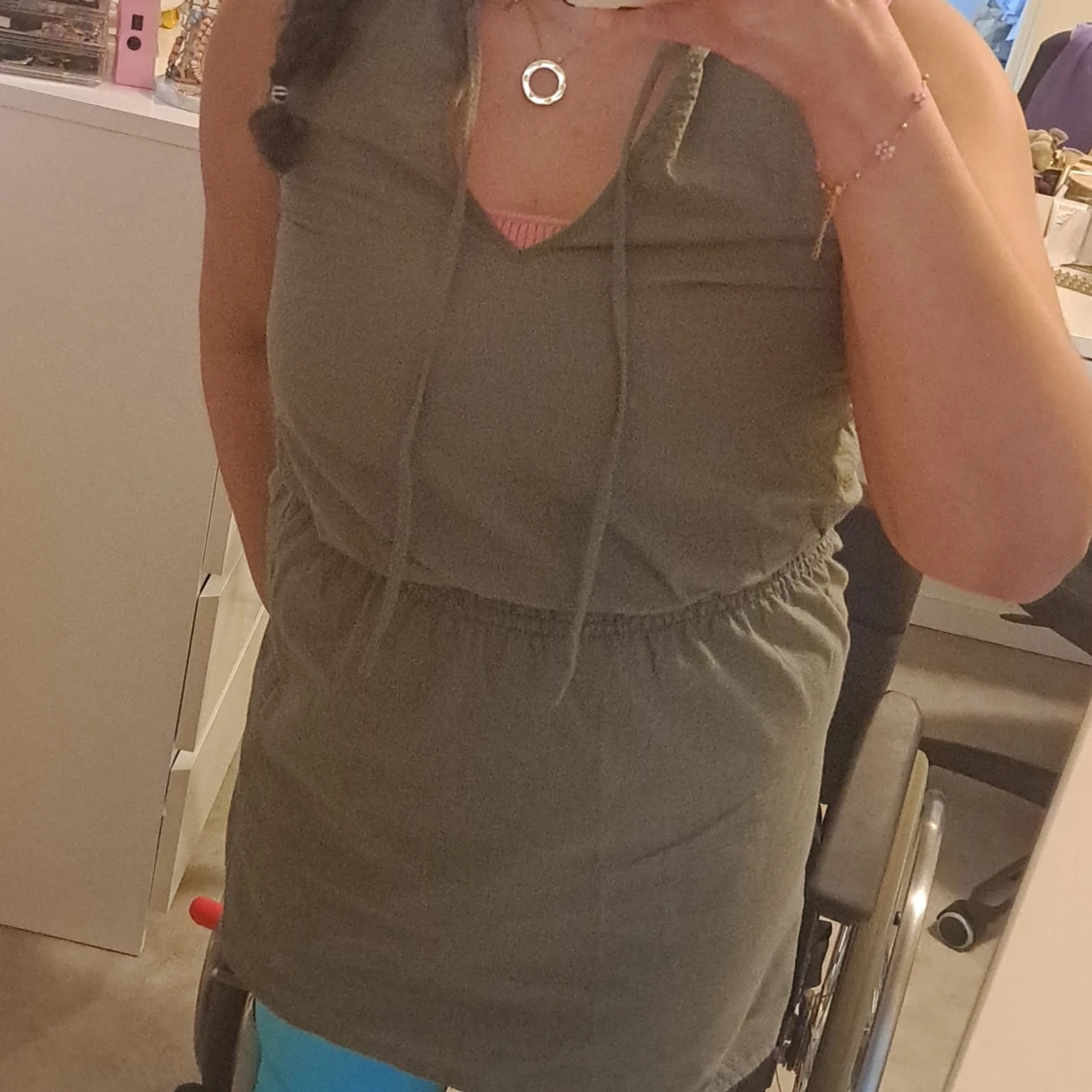 Grön ärmlös klänning - 92