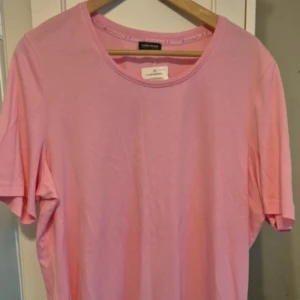 T-shirt - Oanvänd t-shirt 