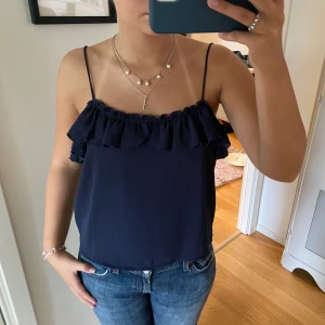 Volang topp - Så söt volang topp från mango🌸