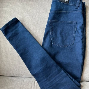 Skinny jeans från Cheap monday - I bra skick. Storlek 28/29