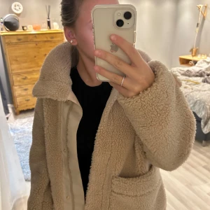 Pernilla wahlgren jacka  - Säljer denna Pernilla Wahlgren jackan pågrund av att den inte används, den är aldrig använd.  Pris kan diskuteras.  Hör av dig vid frågor.