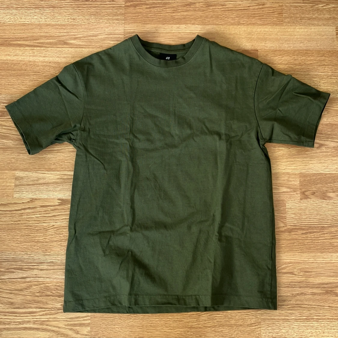 Olivgrön t-shirt från H&M