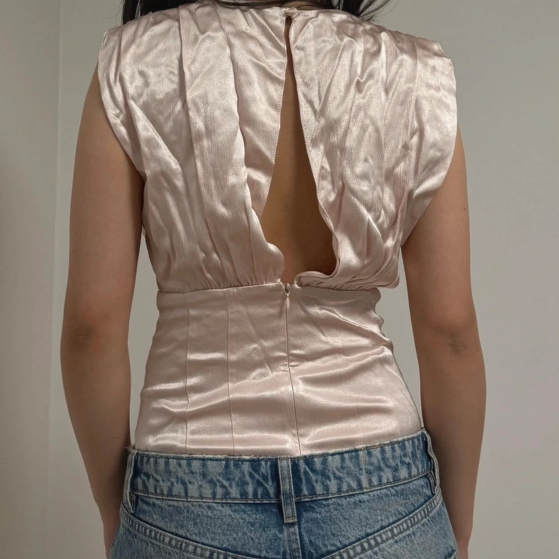 Ljusrosa satin korsettopp - 1