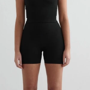 aim’n shorts - svarta shorts från aimn använda fåtal gånger så princip nyskick! Skriv privat för egna bilder!