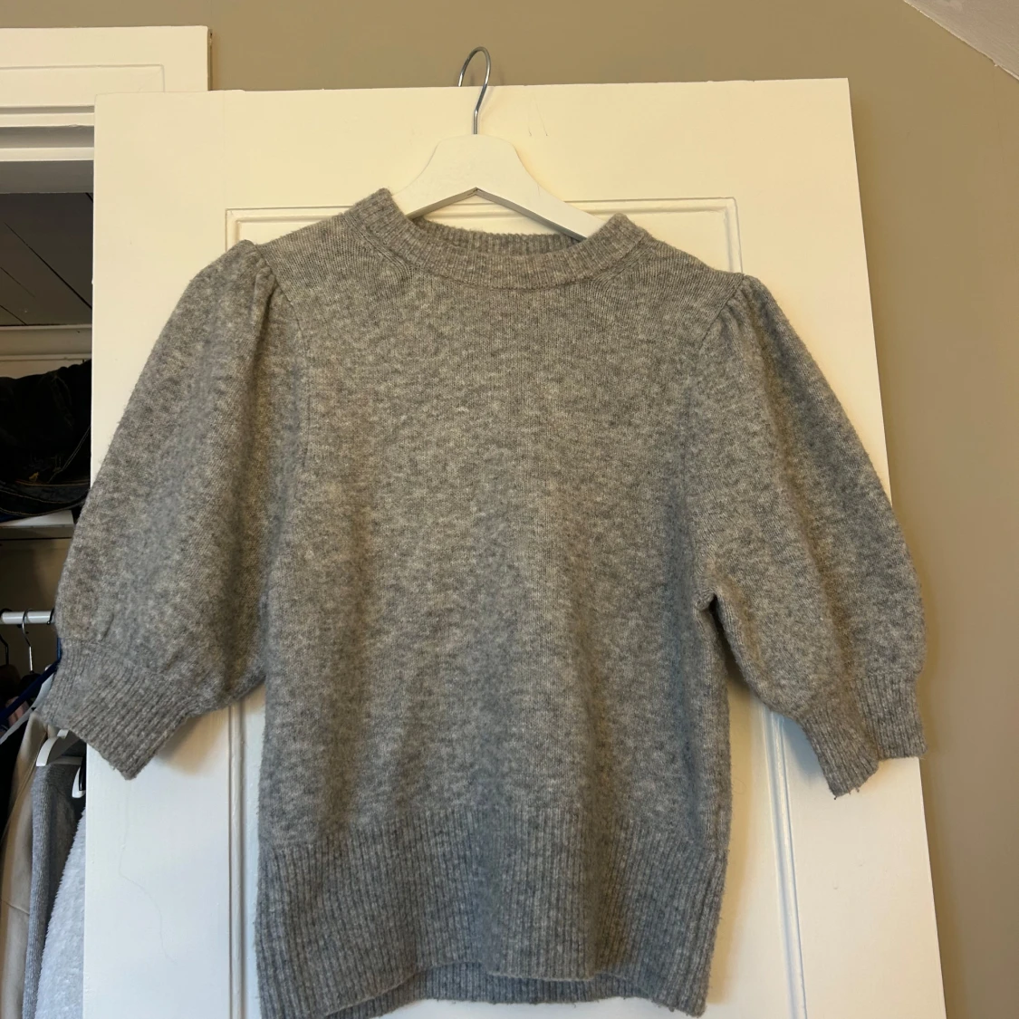 Grå stickad tröja från H&M - 1