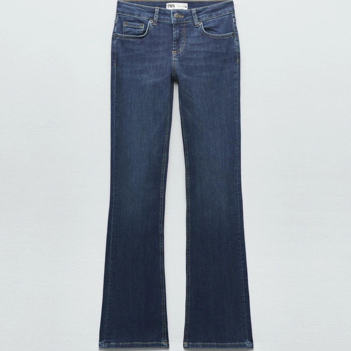 Mörkblå bootcut jeans från Zara