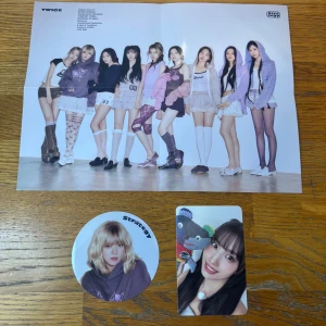 Twice sett - Momo photocard, Jeongyeon sticker och Twice poster Från Twice Strategy Digipack album