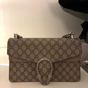 Gucci GG Supreme Dionysus väska - Säljer min Gucci Dionysus väska i storlek Small, då den inte kommer till användning. Pris kan diskuteras vid snabb affär! 