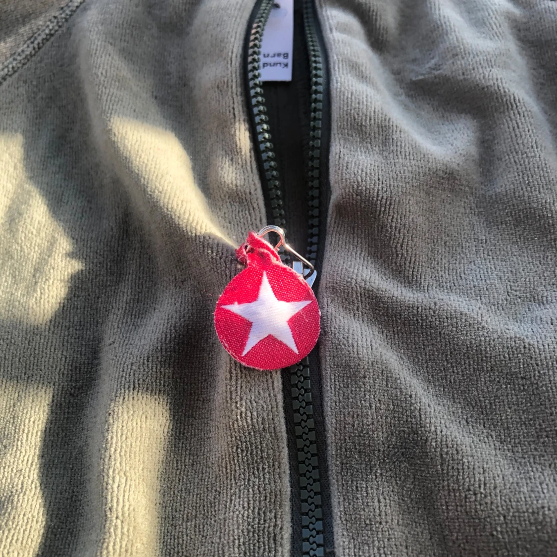 Olivgrön mjukisdress med dragkedja - 1