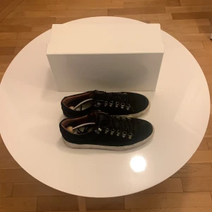 Svarta Diemme liknande skor - Svarta sneakers i mocka Diemme