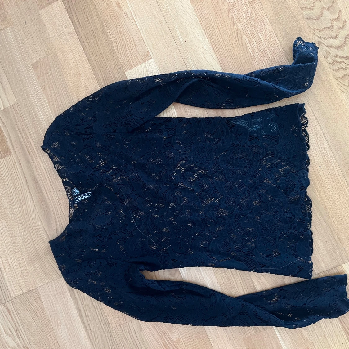 Svart spetsblus från Pieces - 1