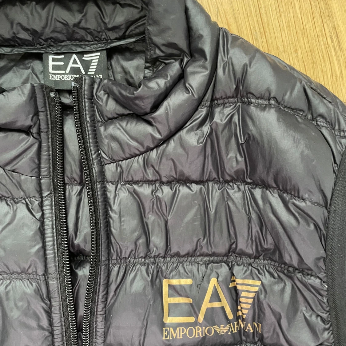 Svart dunväst från Emporio Armani EA7  - 1