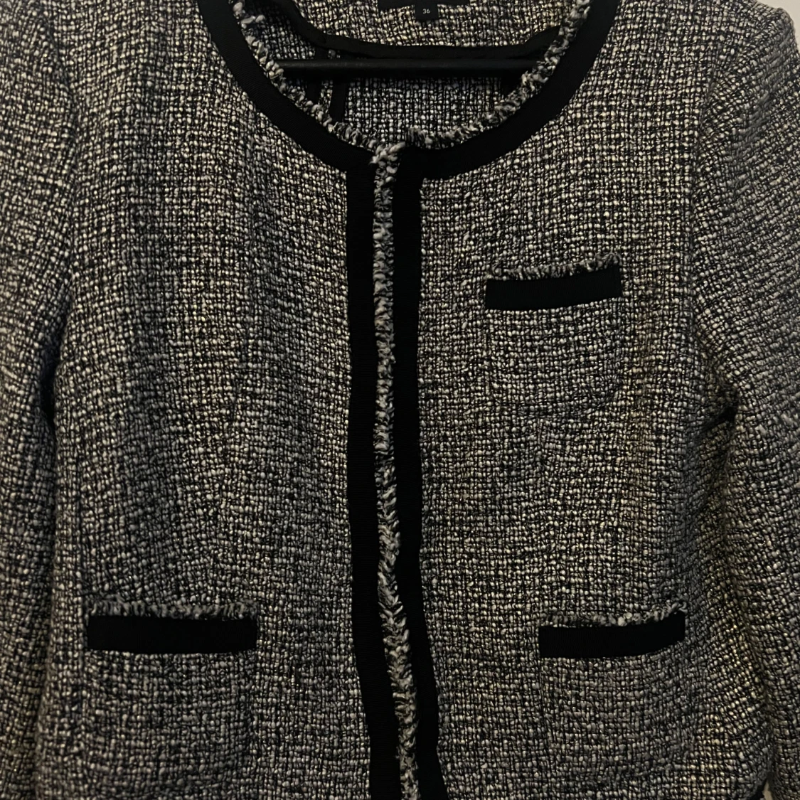 Svartvit kavaj från Lindex - 2