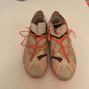 Puma fotbollsskor elite ag/fg båda  - Är i bra skick och elit sko 