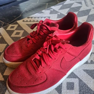 Röda nike air stl 42 - Röda nike air stl 42