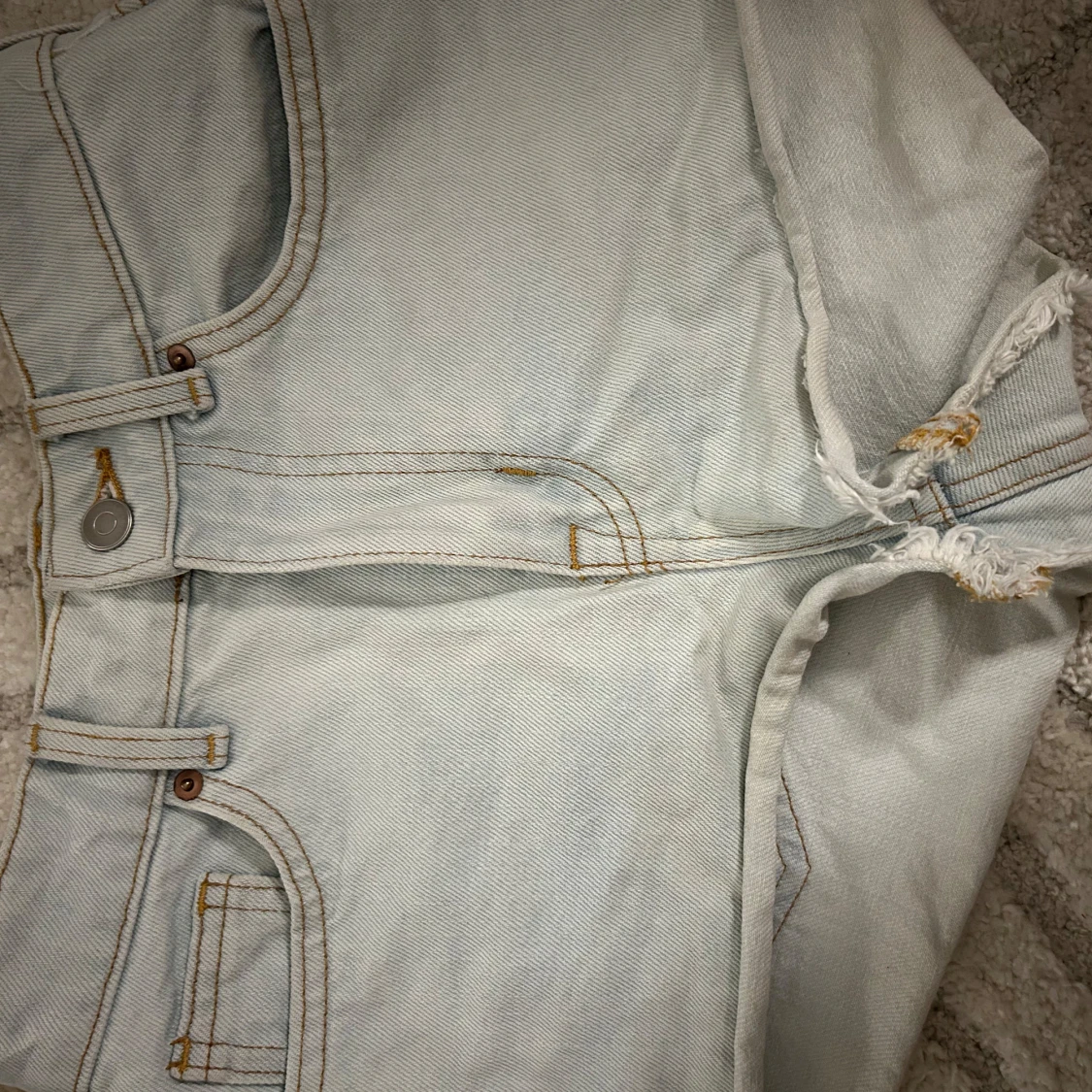 Ljusblåa jeansshorts