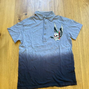 Ed Hardy pike tshirt  - Perfekt skick, storlek L men mer som en M, skriv privat för mått eller fler frågor.