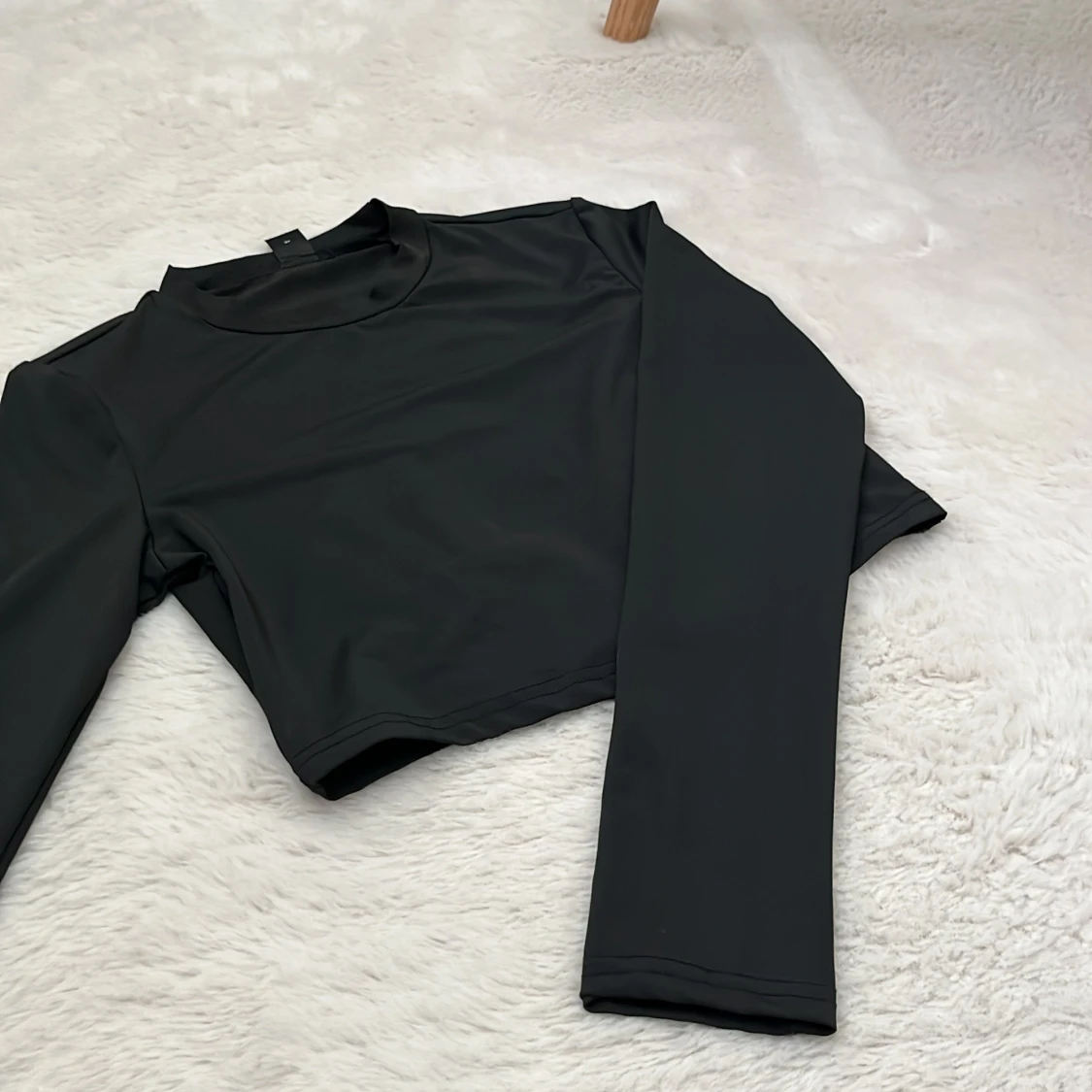 Svart croppad långärmad topp - 2