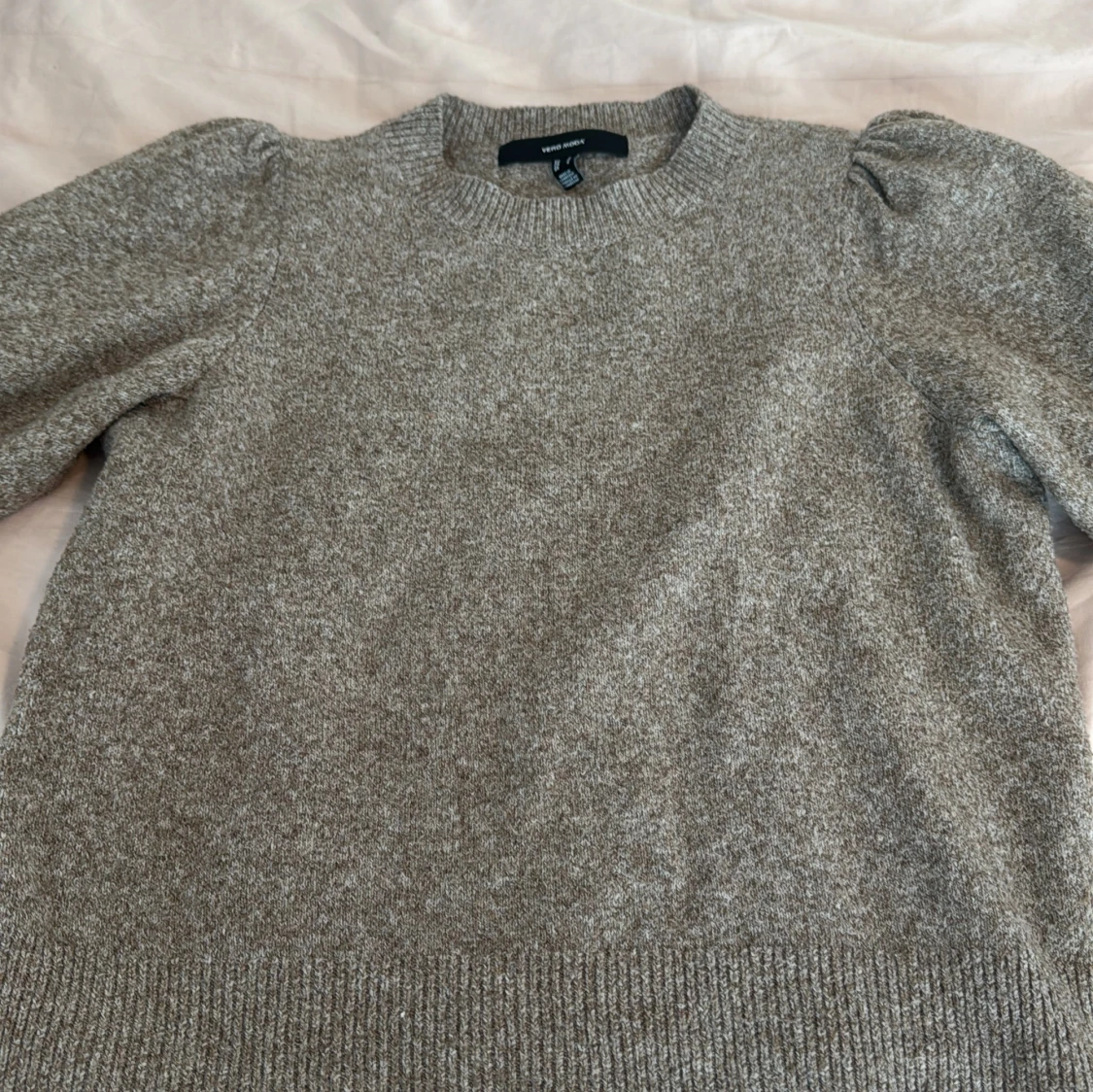 Stickad tröja med puffärmar från Vero Moda