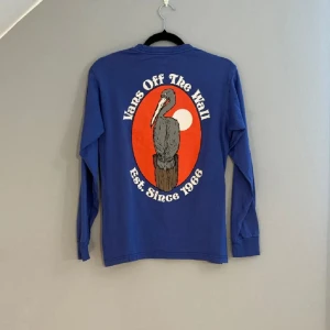 Vand långärmad tröja - Säljer en Vans tröja i bra skick.