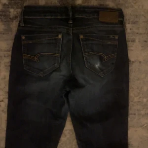 Mörkblåa bootcut jeans - Orignal pris: 800kr