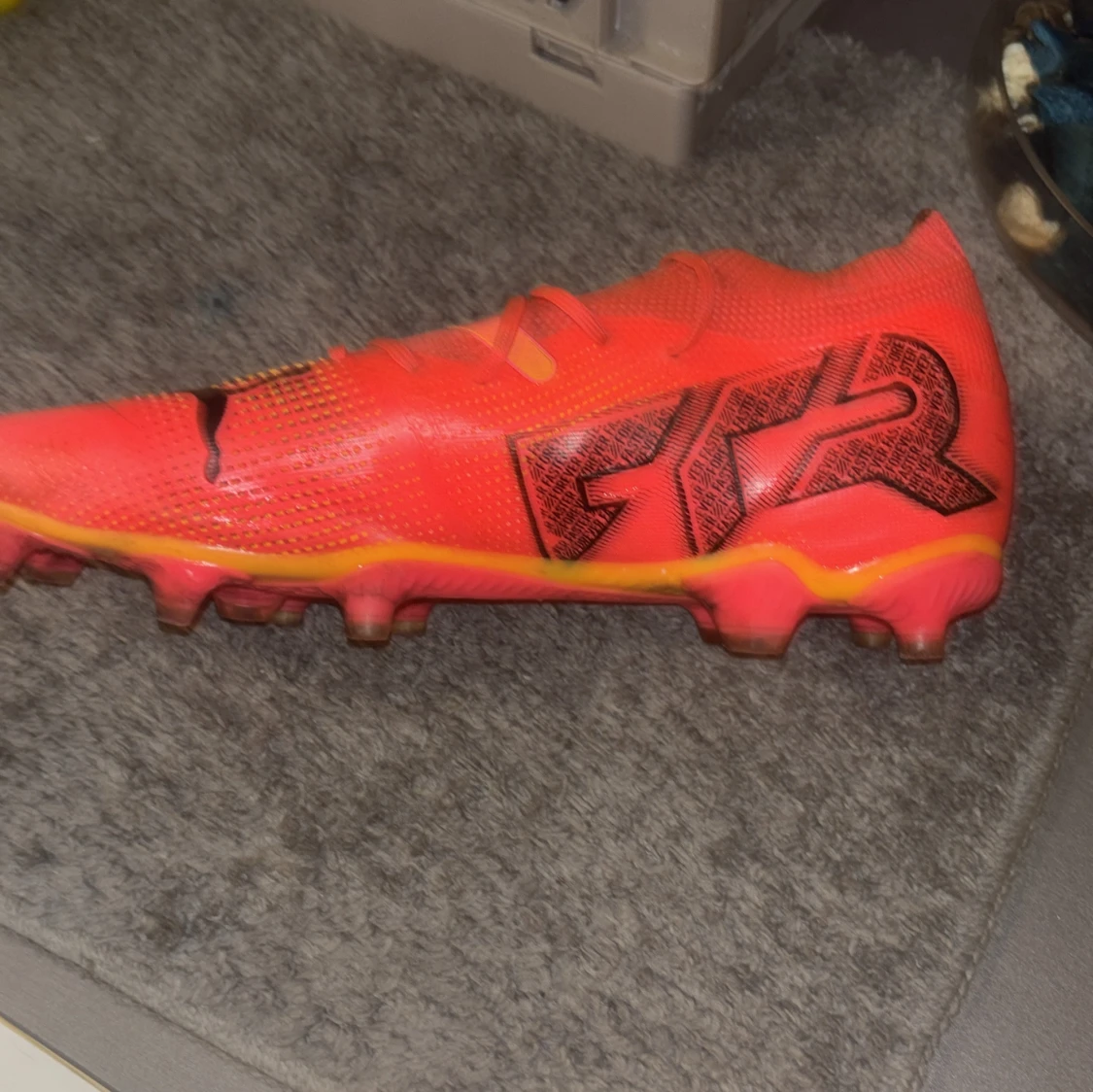 Röda fotbollsskor från Puma strl 42 - 4
