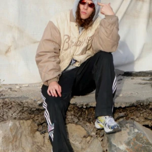 SÖKER DRAIN GANG MERCH - Om du har nån dg merch skriv till mig vill köpa allt. Kan också bytas mot märkeskläder har massa märken som t.e.x maison margiela moncler och annat. SKRIV OM NI HAR NÅGOT FÖR RIMLIGT PRIS ELLER TRADE
